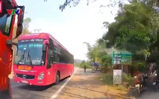 Bất chấp quy định, xe khách vượt ẩu, lấn sang làn ngược chiều