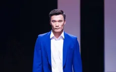 Loạt ảnh thủ môn Bùi Tiến Dũng tự tin trình diễn catwalk