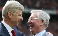 Sir Alex trao quà chia tay Wenger