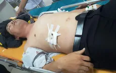 Tan trường, học sinh chặn đường đâm thầy giáo gục tại chỗ