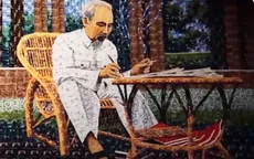 Tranh ghép tem về Bác Hồ
