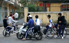 Gia tăng tình trạng học sinh đi xe máy đến trường tại TP Huế
