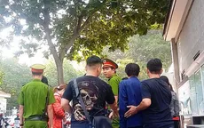 Tràn lan “cò” bán chỗ xếp hàng cho người đi làm visa tại TP.HCM