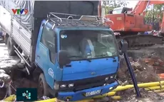 Đồng Nai: Mưa lớn, xe tải sập hố tại dự án hầm chui Tân Phong