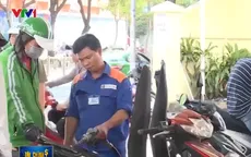 Nhiều người tiêu dùng không đồng tình bỏ xăng RON 95