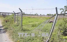 Nguy hiểm tình trạng phá hàng rào cao tốc TP.HCM - Trung Lương