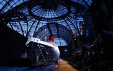 Chanel mang du thuyền khổng lồ lên sàn diễn Paris