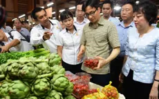 Phó Thủ tướng Vũ Đức Đam kiểm tra ATVSTP tại chợ đầu mối Bình Điền, TP.HCM