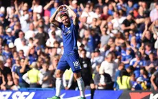 Đánh đầu tung lưới Liverpool, Giroud vượt cả CR7 lập kỷ lục