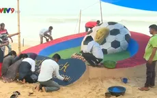 Chiêm ngưỡng tác phẩm điêu khắc cát ủng hộ World Cup của nghệ nhân Ấn Độ