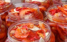 Tép bạc đất - Nguyên liệu làm nên đặc sản mắm tép Trà Vinh