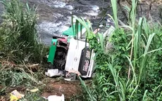 Xe khách chở hơn 40 người lao qua lan can, rơi xuống vực sâu trên đèo Lò Xo