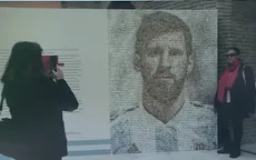 Tranh tường Lionel Messi được làm từ 200 hình dán