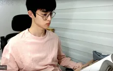 Mỹ nam gây bão vì clip ngồi học trong im lặng suốt 7h