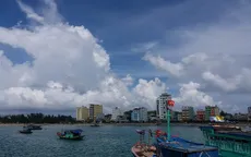 Hàng nghìn du khách mắc kẹt tại đảo Cô Tô