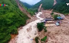 Mưa lũ, sạt lở đất ảnh hưởng nghiêm trọng đến cuộc sống người dân