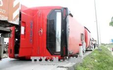 Nghệ An: Lật xe khách giường nằm, 8 người thương vong