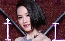 Diện màu hồng nữ tính, Thư Kỳ trông vẫn cực sang chảnh