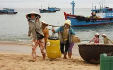 An toàn cháy nổ tại cảng cá: Cần giải quyết tận gốc việc mua bán xăng dầu di động