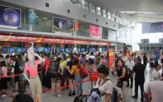 Ném điện thoại vào mặt nhân viên hàng không, khách bị phạt 7,5 triệu đồng