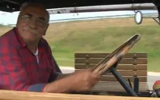 Cổ động viên lái máy kéo đi xem World Cup