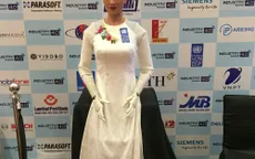 Công dân robot đầu tiên trên thế giới Sophia mặc áo dài Việt Nam