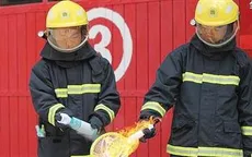 Sử dụng cùng lúc vợt đập muỗi và thuốc diệt côn trùng có thể gây cháy nổ