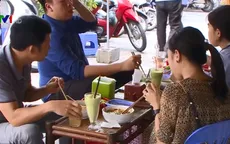 Kinh doanh kiểu "cộng sinh" tại vỉa hè Hà Nội