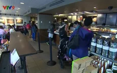 Starbucks mở cửa hàng phục vụ khách hàng khiếm thính