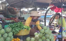 Mưa lớn kéo dài, giá rau Đà Lạt tăng chóng mặt