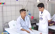 Ngày càng nhiều người trẻ mắc bệnh xương khớp