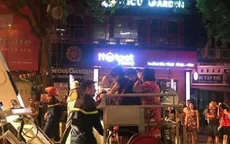 Giải cứu 5 người mắc kẹt trong hỏa hoạn, một cảnh sát chữa cháy bị thương