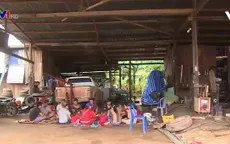 Người Việt tại Lào giúp nhau trong hoạn nạn