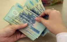 Nên đưa tiền cho con hay giữ lại bên mình?