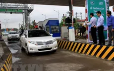Đẩy nhanh tiến độ dán thẻ thu phí không dừng