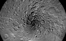 NASA phát hiện dấu hiệu của băng trên Mặt trăng