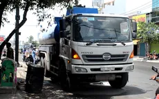 Ông ngoại đón cháu đi học, cả hai cháu bị xe bồn cán tử vong