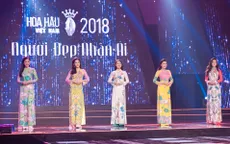 Thí sinh Hoa hậu Việt Nam 2018 vượt suối bằng... cẩu máy xúc