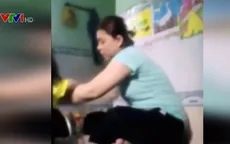 An Giang: Đình chỉ hoạt động cơ sở mầm non có bảo mẫu đánh đập, bạo hành trẻ dã man