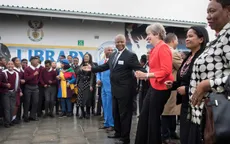 Thủ tướng Anh Theresa May nhảy tưng bừng với trẻ nhỏ