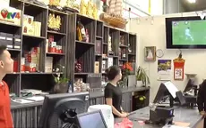 Bà con kiều bào ủng hộ đội tuyển Olympic Việt Nam