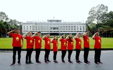 Đoàn đại biểu SSEAYP diện áo cờ đỏ mừng Quốc khánh