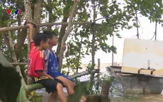 Trẻ em vùng lũ Đồng Tháp đối mặt nguy cơ đuối nước