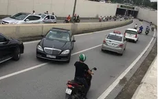 Xe Mercedes vô tư đi ngược chiều trong hầm Kim Liên