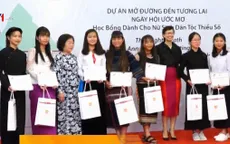 Trao học bổng cho học sinh có thành tích xuất sắc tại TP Đà Nẵng