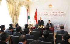 Tổng Bí thư thăm Đại sứ quán Việt Nam tại Hungary
