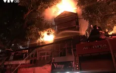 Hà Nội: Hơn 3 giờ vật lộn với "ông Hỏa" lớn chưa từng có trên phố Đê La Thành