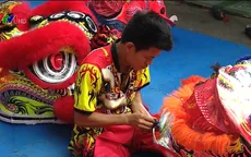 Rộn ràng nghề làm đầu lân sư mùa Trung Thu