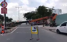 TP.HCM: Cần cẩu đổ sập chắn ngang đường Phạm Văn Đồng