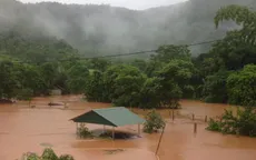 Nắng lên, Mai Châu vẫn ngập trong biển nước và bùn đất